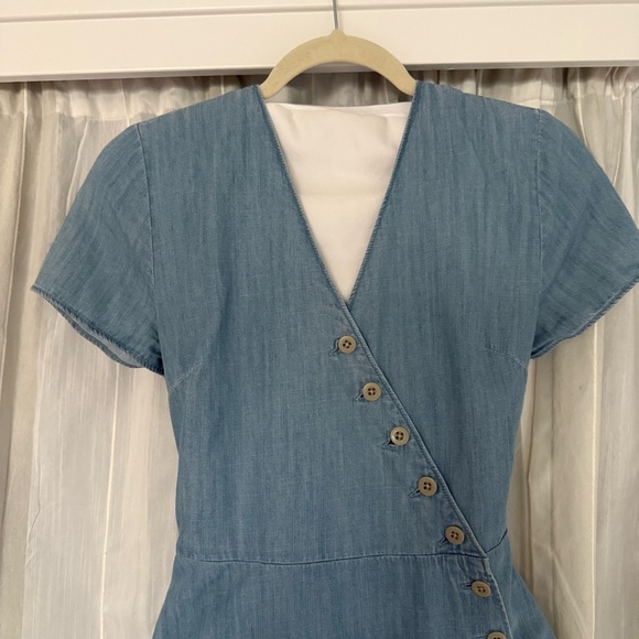Madewell Denim Wrap Midi Dress Blue Chambray Button Front Size 4 - Picture 5 of 12